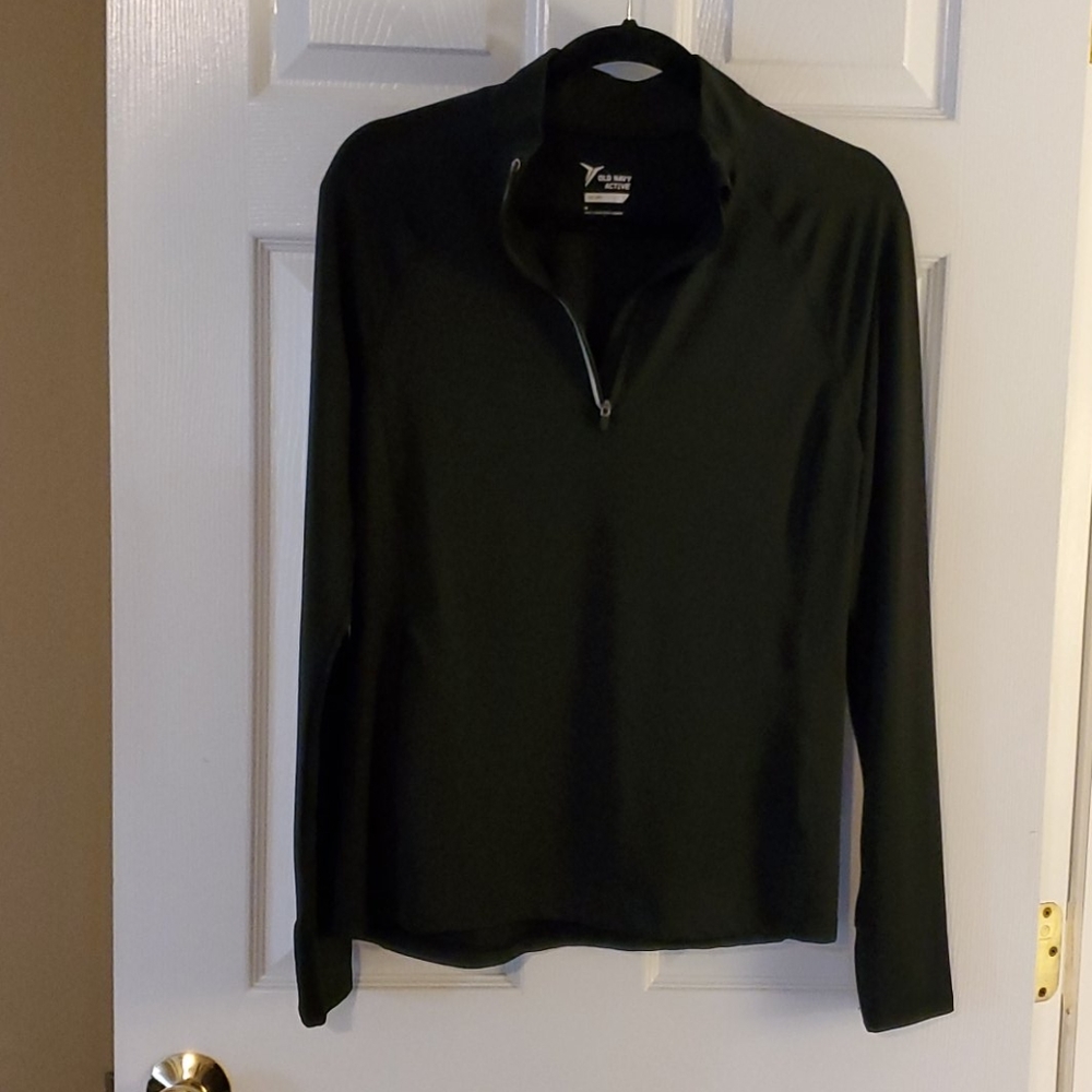 Old Navy Active semi-fitted Go-Dry Black Top